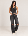 26185 Conjunto Charlie - Frente con Jessica, manos en los bolsillos