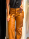 Pantalón Efecto Cuero liso